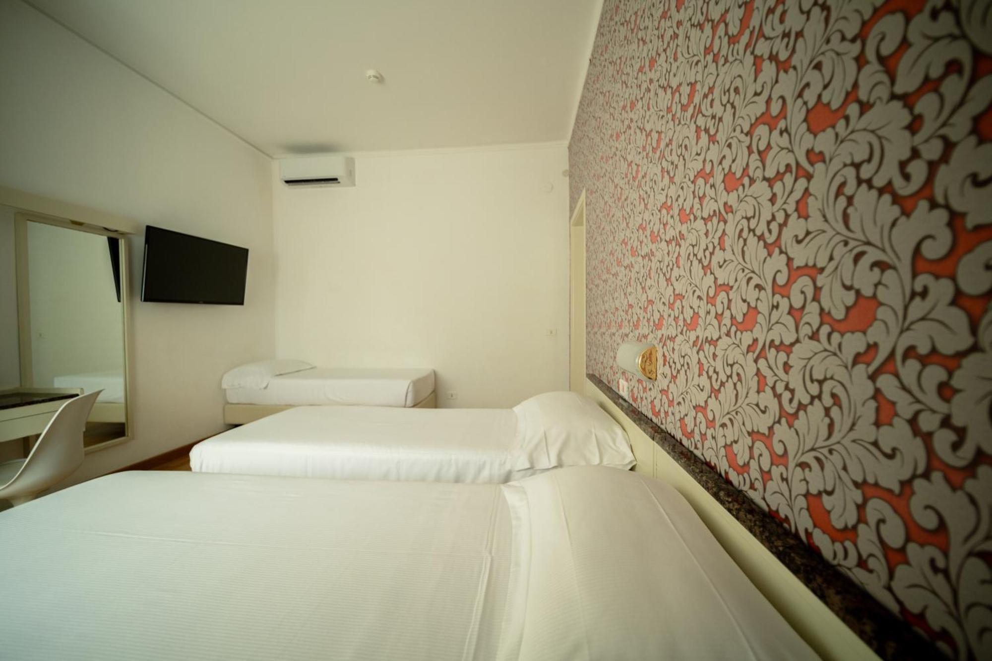 Hotel Rosabianca Rimini Extérieur photo