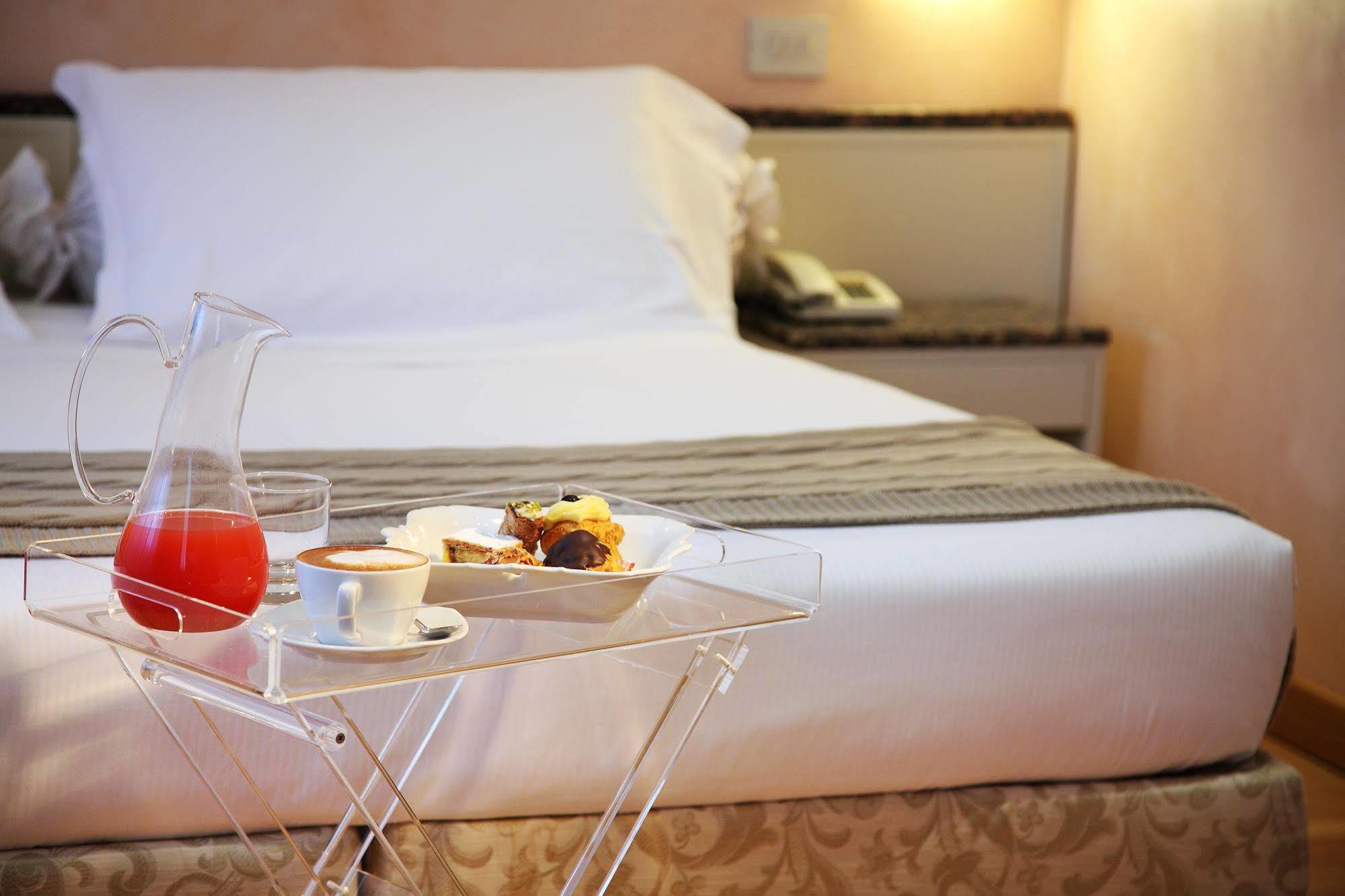Hotel Rosabianca Rimini Extérieur photo