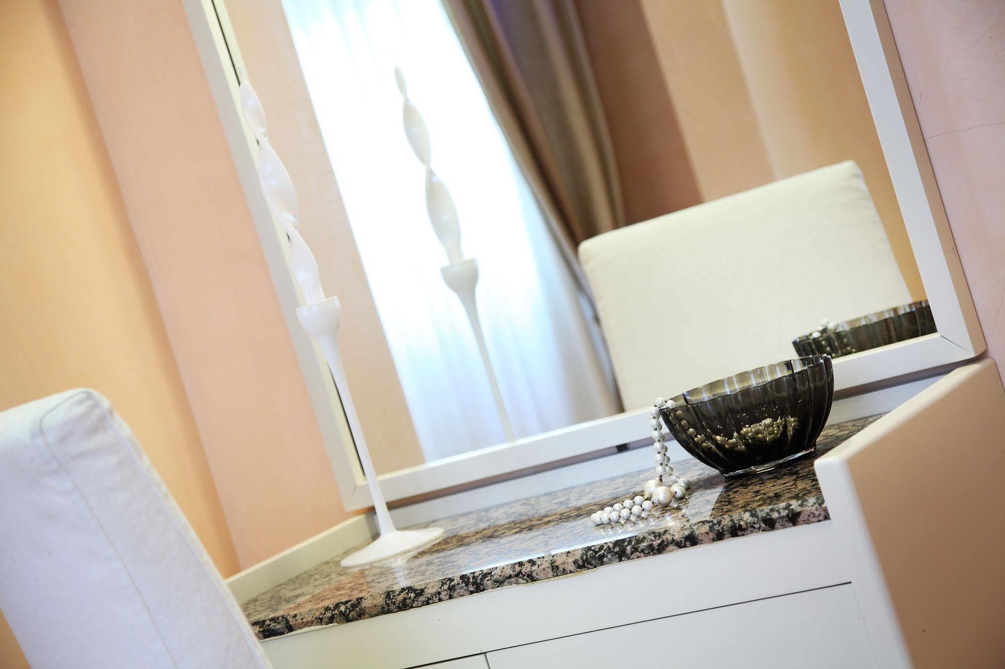 Hotel Rosabianca Rimini Extérieur photo